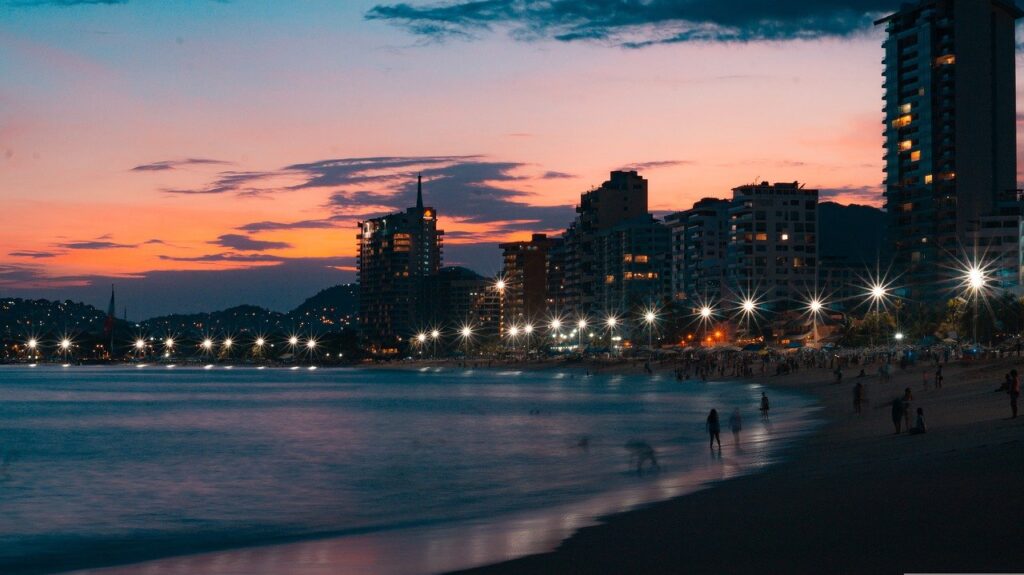 la noche da otro significado a acapulco